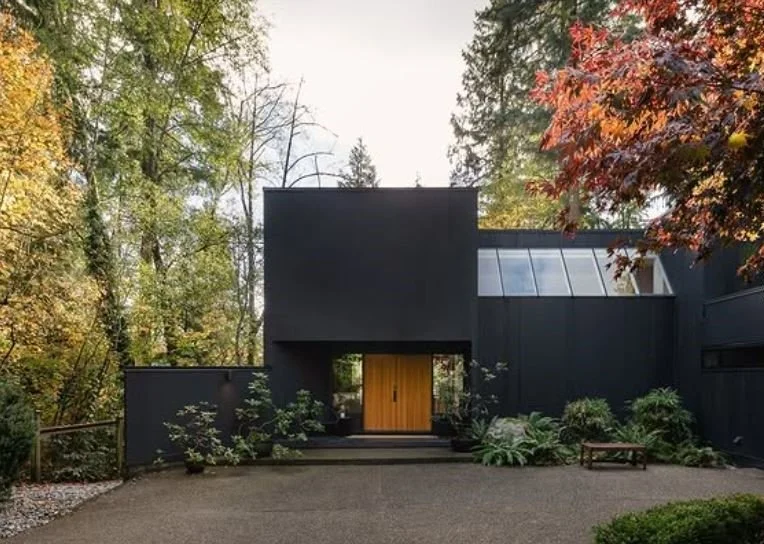 Blackish House sideA、sideB 20 Stunning Black House Exteriors That Prove Dark Siding Is